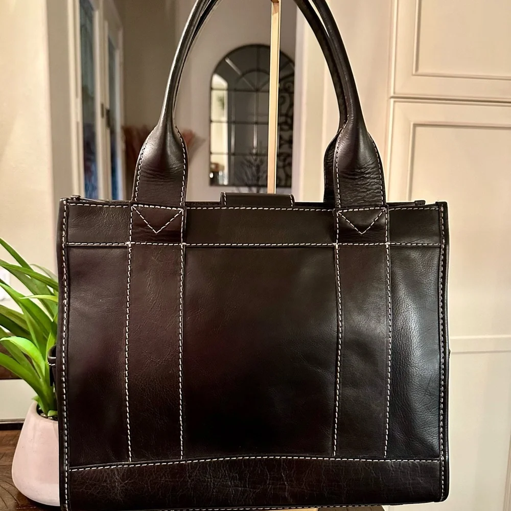 LIKE‎ NEW!! Michael Kors Black Aviator Tote - Picture 4 of 15